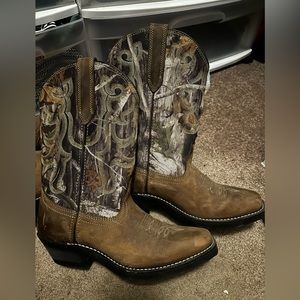 Women’s western boots size 8.5